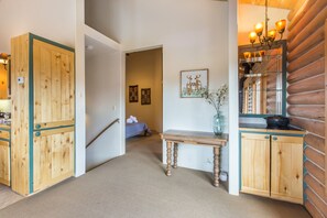 Interior - Wrap Around Deck | Unmatched Views | Air Conditioning | STR2025-060 (Ridgway)
