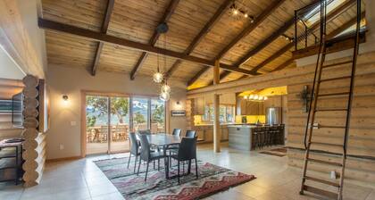 Stunning Mountain Home with Spectacular Views - Access to Trails STR2025-060