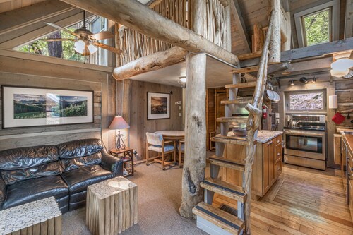 Historic Cabin | Near Downtown | Front Porch with Amazing Views!