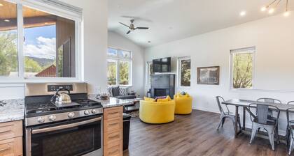 In the Heart of Ridgway | Amazing Views | A/C | Deck