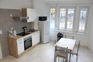 Køleskab, mikrobølgeovn, ovn, kogeplade