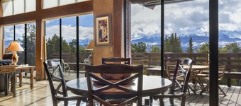 Mountain Retreat-Amazing Views-Gourmet Kitchen-Air Conditioning STR2024-038