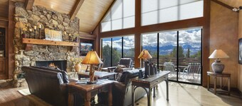 Mountain Retreat | Amazing Views | Gourmet Kitchen | A/C | STR2025-062