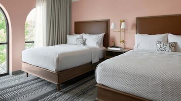 Quarto standard, 2 camas Queen | Cofres nos quartos, escrivaninha, ferros/tábuas de passar roupa