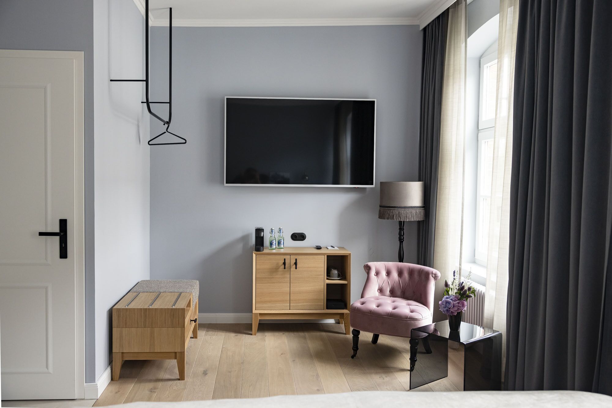 grand double room | living area | 43-inch flat-screen tv with cable channels, tv