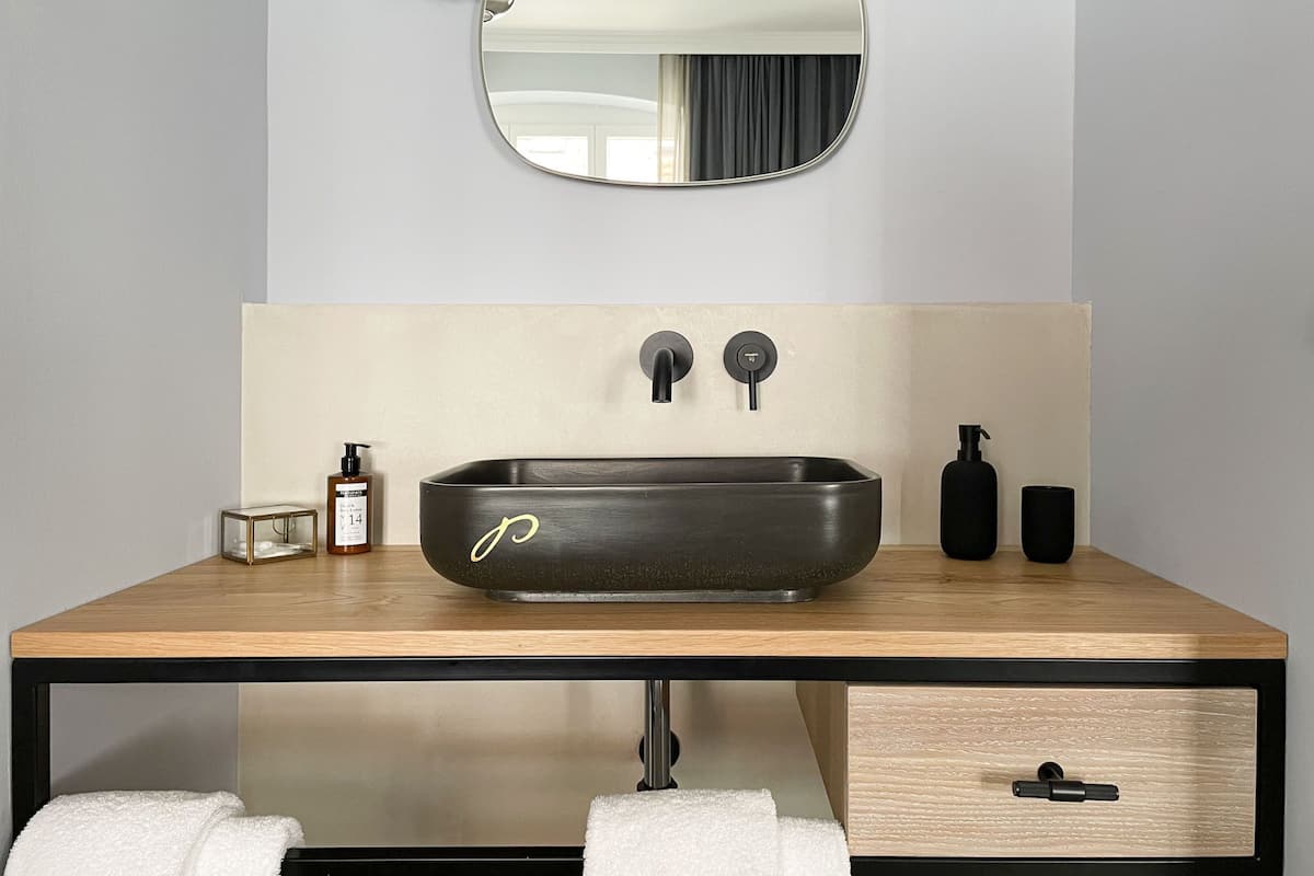 basic room | bathroom | shower, rainfall showerhead, eco-friendly toiletries, towels