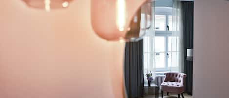 Grand Double Room | Living area | 43-inch flat-screen TV with cable channels, TV