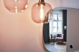 Grand Double Room | Living area | 43-inch flat-screen TV with cable channels, TV