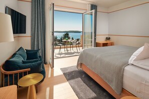 5 bedrooms, iron/ironing board, WiFi, bed sheets