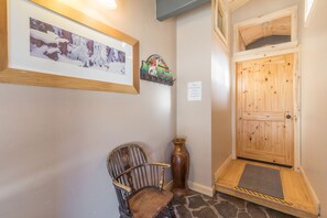 Interior - Renovated Historic Suite - Air Conditioning - Heart of Downtown Ouray (Ouray)