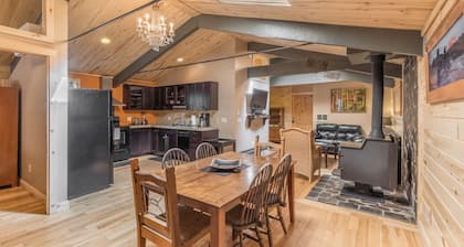 Renovated Historic Suite - Air Conditioning - Heart of Downtown Ouray