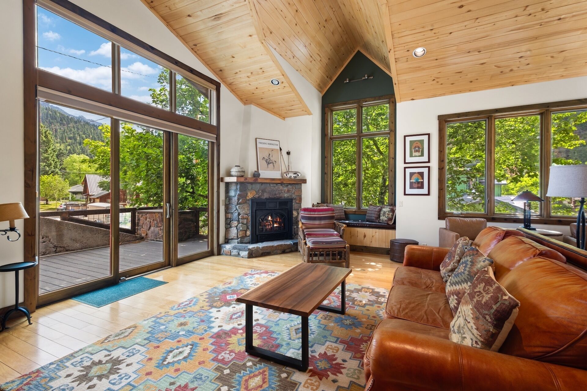 TV, fireplace, offices