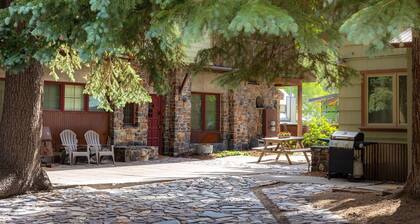 Walk to Downtown Ouray | Cozy Cottage | BBQ Grill