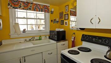 Oven, coffee/tea maker, cookware/dishes/utensils