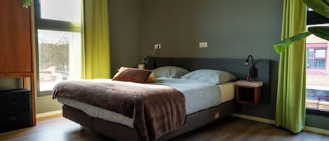 Comfort Studio | Individually decorated, individually furnished, desk, laptop workspace