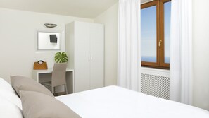 8 bedrooms, iron/ironing board, WiFi, bed sheets
