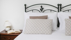 8 quartos, ferros/tábuas de passar roupa, Wi-Fi, roupa de cama