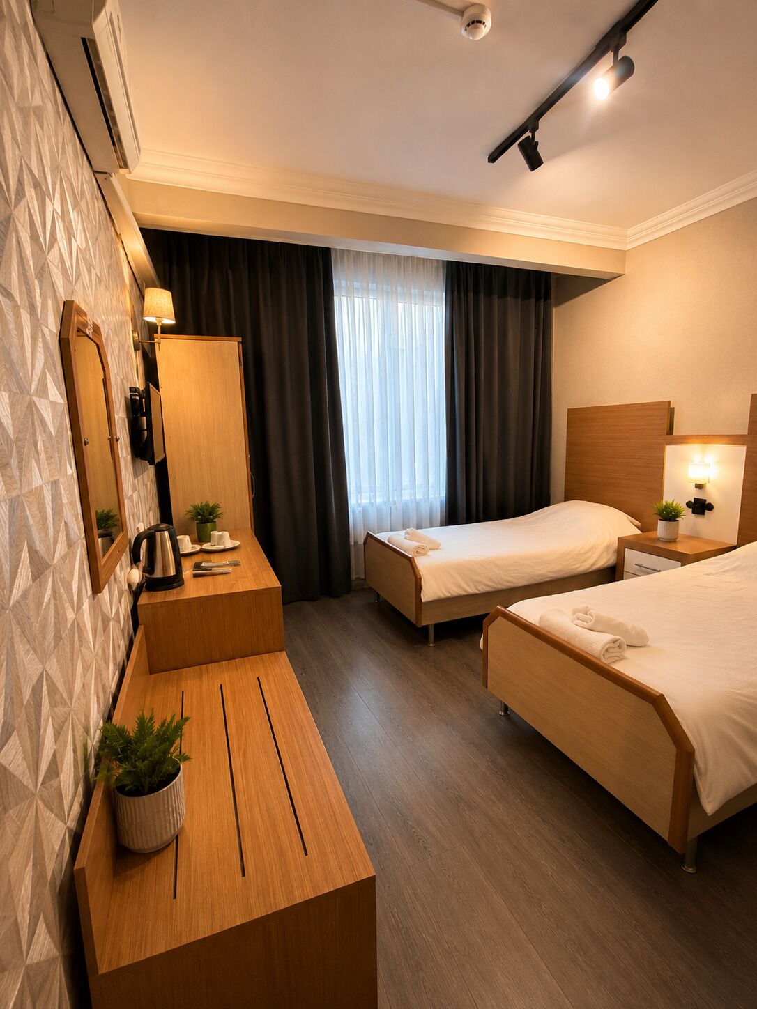 Economy-Doppel- oder -Zweibettzimmer, 1 Schlafzimmer | Schreibtisch, laptopgeeigneter Arbeitsplatz, Verdunkelungsvorhänge