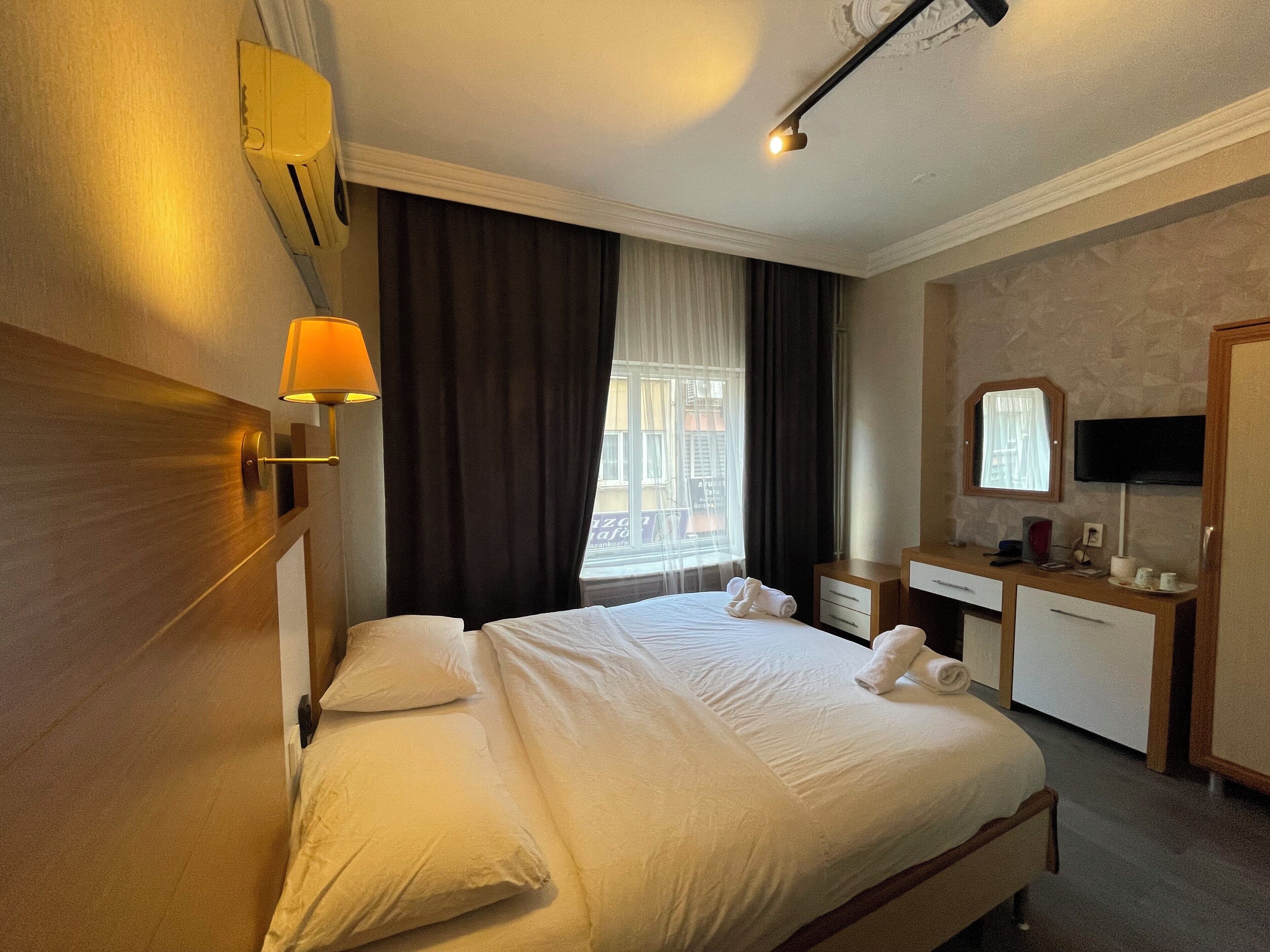 Economy-Einzelzimmer, 1 Schlafzimmer | Schreibtisch, laptopgeeigneter Arbeitsplatz, Verdunkelungsvorhänge