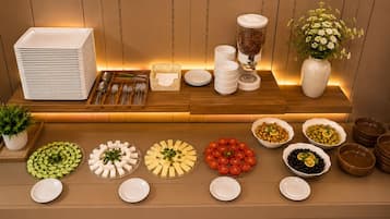 Free daily buffet breakfast