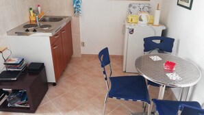 Studio (Studio Apartment with Terrace) | Private kitchenette - Apartments Agava & Lucija (Selca)