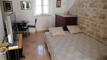 Studio (Studio Apartment with Terrace) | 2 bedrooms