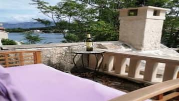 Studio (Studio Apartment with Terrace) | Terrace/patio