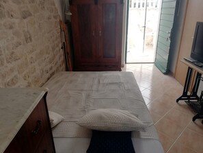 Studio (Studio Apartment with Terrace) | 2 phòng ngủ 