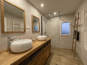 Shower, hair dryer, towels, soap - Villa, heated pool, hammam, 200m from the beach, 8 people, sea view (Plouguerneau)