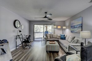 Smart TV, DVD player, books, stereo - 174 Colonnade Club - Shipyard - 2 Bed 2 Bath Sleeps 5 - Hilton Head Rentals (Hilton Head Island)