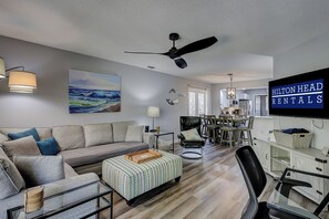 Smart TV, DVD player, books, stereo - 174 Colonnade Club - Shipyard - 2 Bed 2 Bath Sleeps 5 - Hilton Head Rentals (Hilton Head Island)