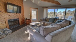 TV, DVD player, table football - Do Duck Inn 4 Bedroom Home in the Heart of Duck (Duck)