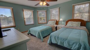 4 bedrooms, iron/ironing board, free WiFi, bed sheets