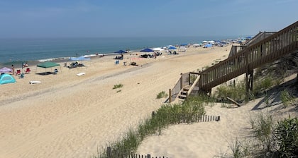 Do Duck Inn 4 Bedroom Home in the Heart of Duck