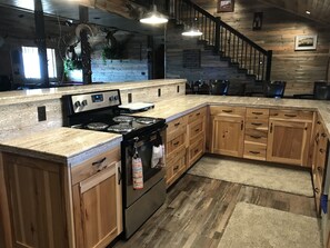 Fridge, microwave, oven, stovetop - Cozy Cabin with wrap around porch (Antimony)