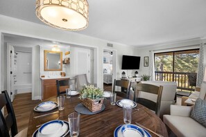 Dining - 2 Bedroom Lovely Comfort - Oceanfront Resort - King Bed - Beach & Tennis D12 (Hilton Head Island)