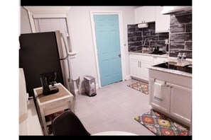 Micro-ondas, cooktop, cafeteira/chaleira