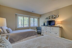 4 bedrooms, iron/ironing board, free WiFi, bed sheets