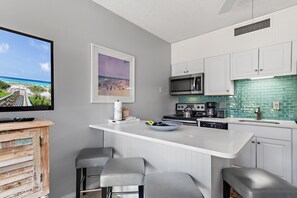 KĂŒhlschrank, Mikrowelle, Ofen, Herdplatte