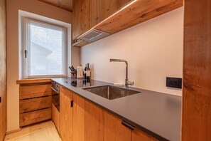 Kühlschrank, Ofen, Geschirrspüler, Wasserkocher