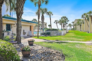 Property grounds - NEWLY RENOVATED. Steps away from pool and luscious green courtyard. (Destin)