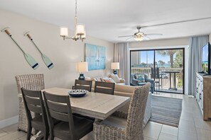 Una televisión, videojuegos, libros