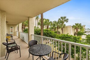 Property grounds - Beach-side, beautiful low-rise with uncrowded beach! (Destin)