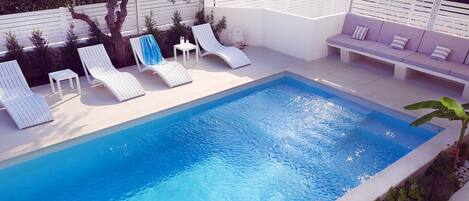 Outdoor pool, a heated pool