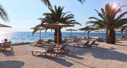 Apartment directly by the sea with a private pool, sea view & garden