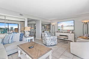 TV, books, video library - Beach-side summer escape! (Destin)