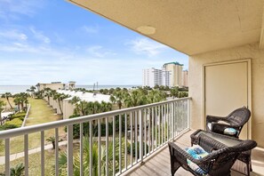 Property grounds - Beach-side, beautiful low-rise with uncrowded beach! (Destin)