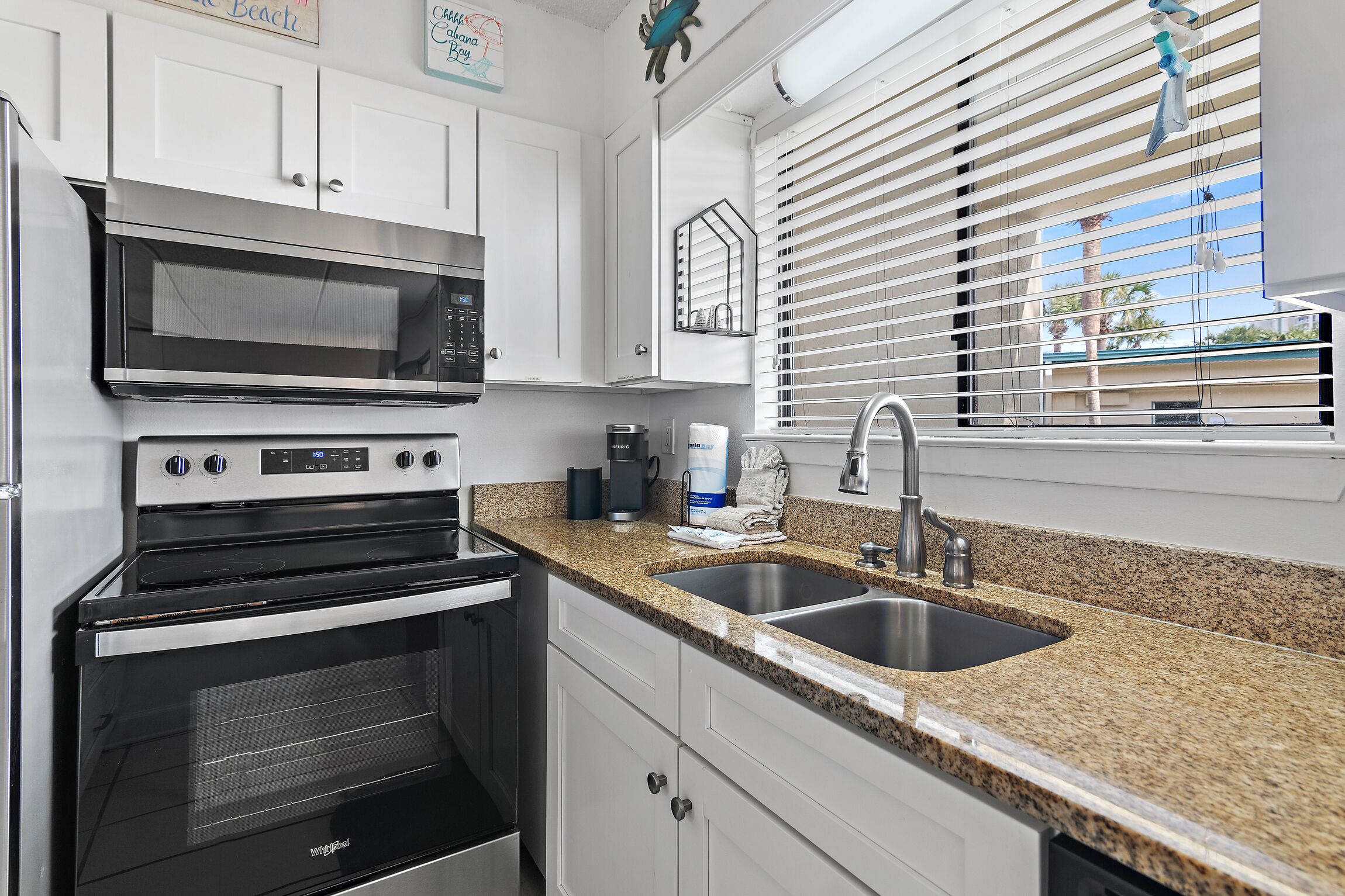 ثلاجة، ميكروويف، فرن، موقد طهي مسطح