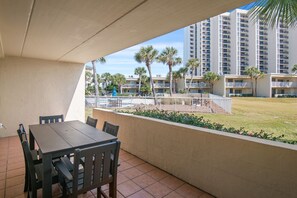 Outdoor dining - Includes complimentary beach service (2 chairs, 1 umbrella) for each day! (Destin)