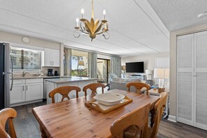 Interior - Beach-side, beautiful low-rise with uncrowded beach! (Destin)